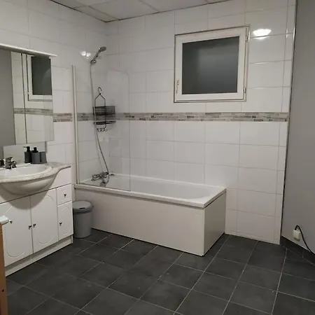 Des Debats Feriehus Couhé-Verac