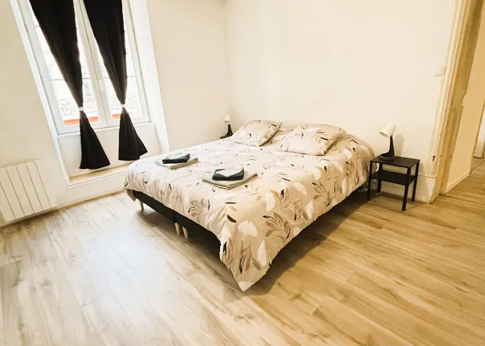 Des Débats Сasa de vacaciones Couhé-Verac